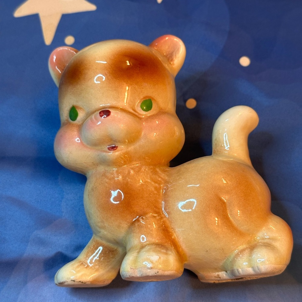 Vintage 1940s Rempel Diamond Pottery 4.5” Cuddly Cat Figurine Green Eyes